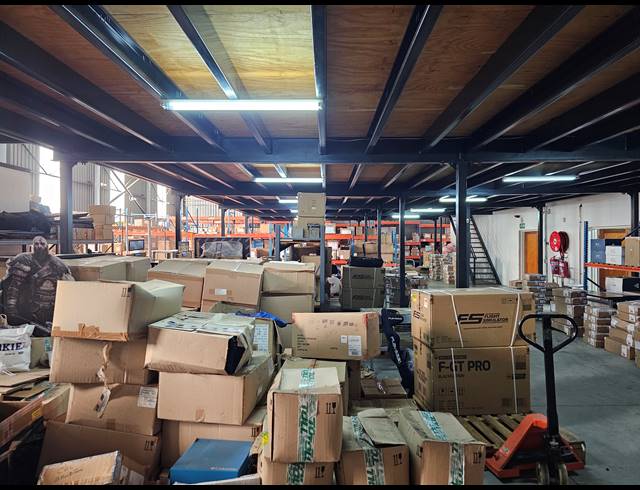 1,280M² WAREHOUSE FOR SALE IN NORTH RIDING